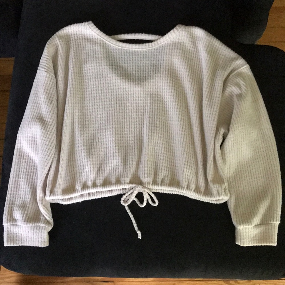 Super soft, adorable crop top sz XL - nice details
